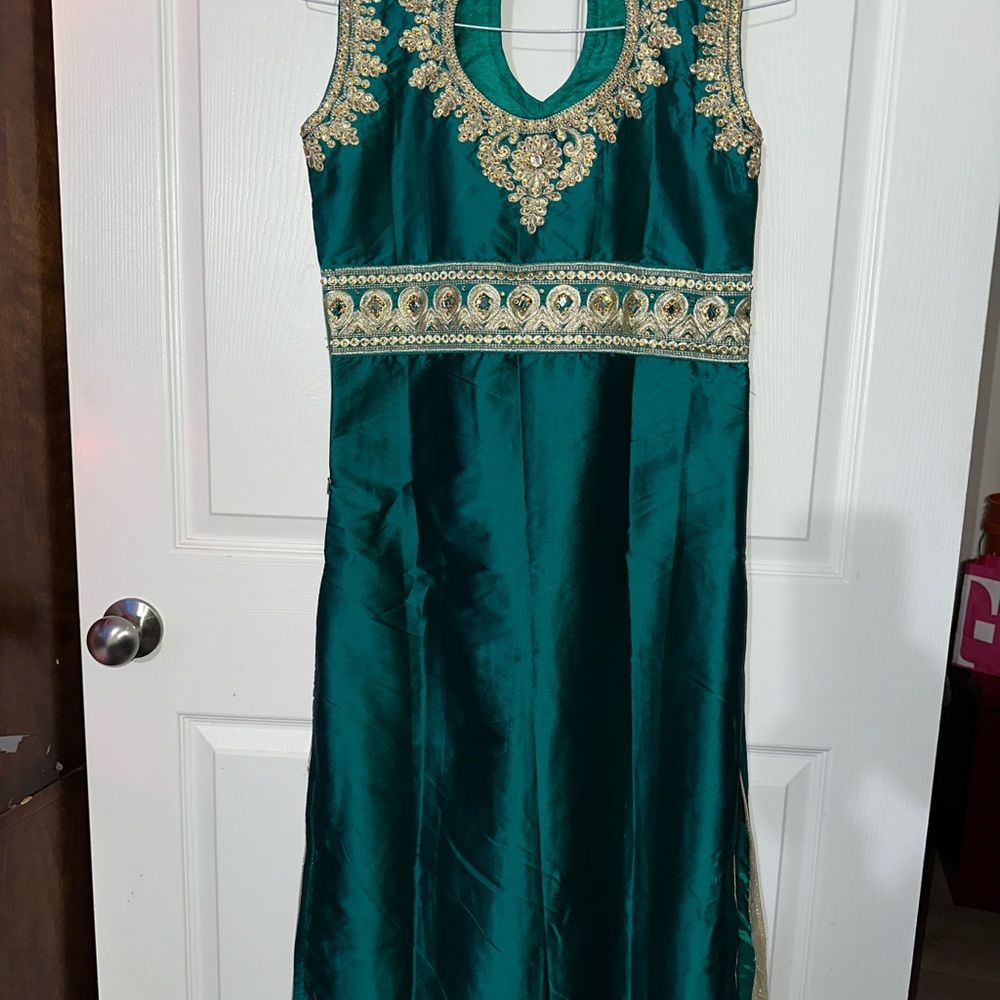 I am selling a nice, beautiful, green long, silky Indian dress with pants